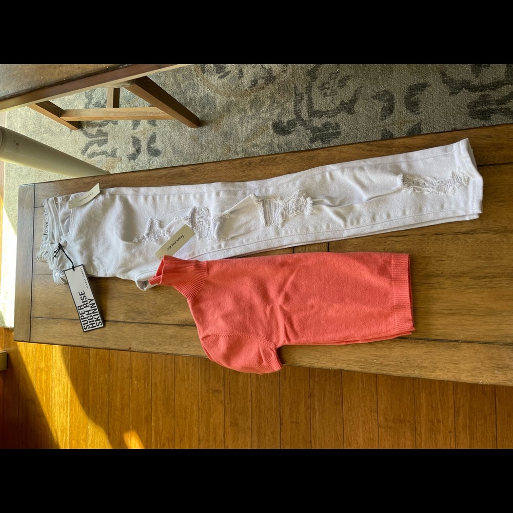 Womens white jeans size 1 with XS top